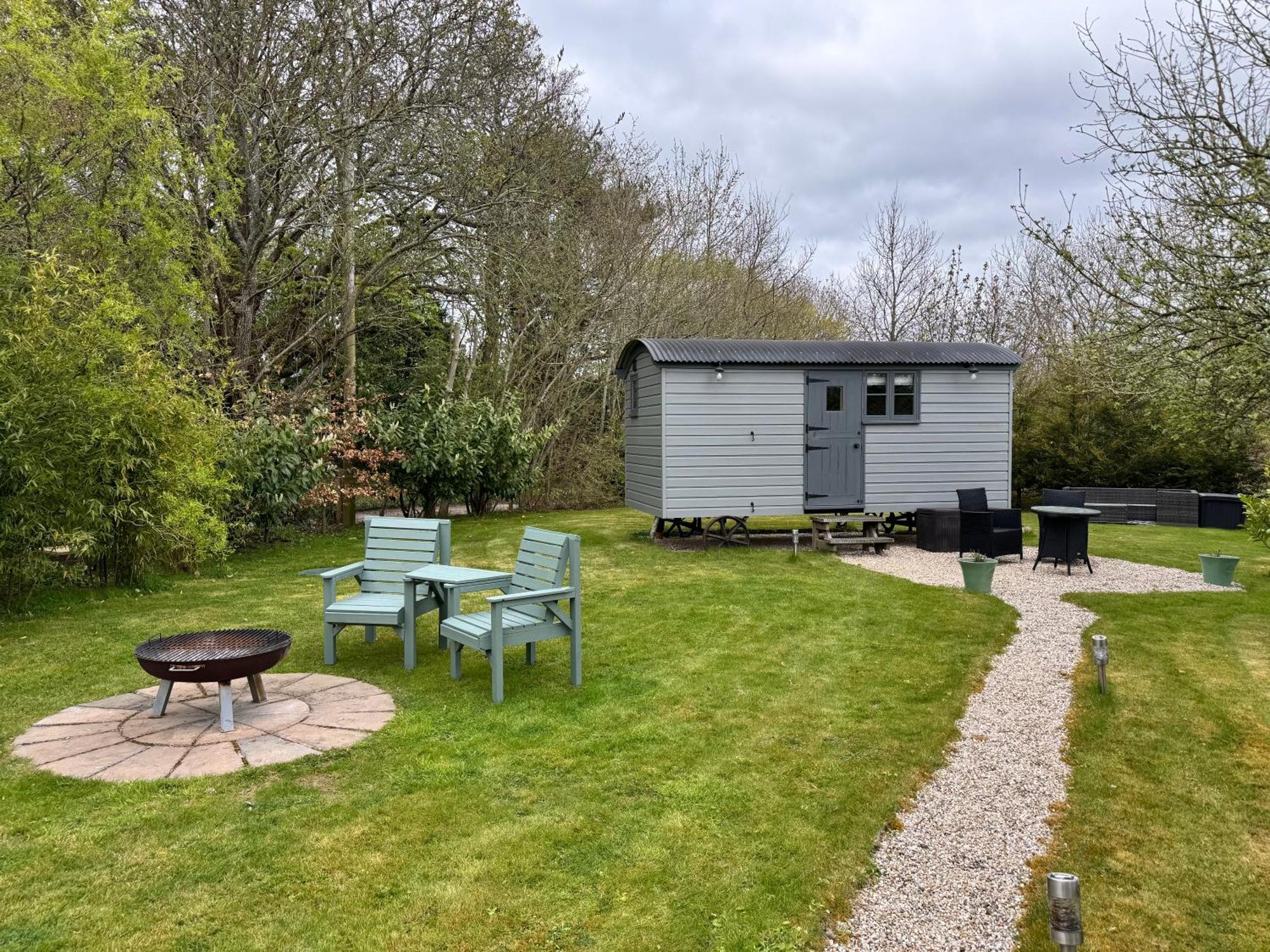 Greatwood Shepherds Hut バトル エクステリア 写真
